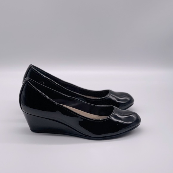 GIANI BERNINI MEMORY FOAM PATENT LEATHER WEDGE - Picture 3 of 6